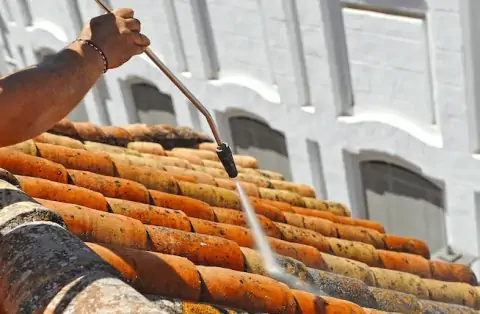 Nettoyage de toitures - Montécheroux